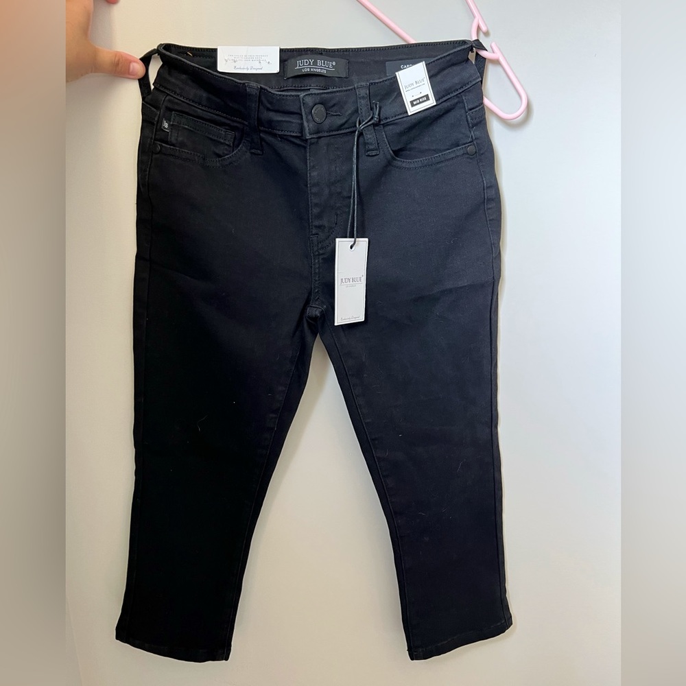 NEW Judy Blue Mid Rise Capri’s- Black size 0/24